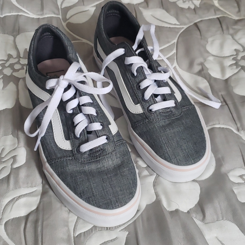 Vans women's size 8, gray white pink, NWOT